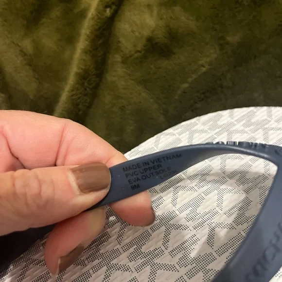 Michael Kors Navy and White Flip Flop Sandals 9 women’s - Picture 3 of 7